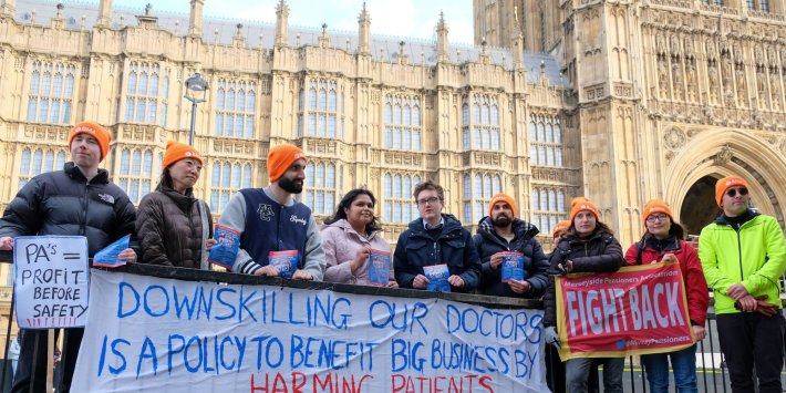 Bos NHS Mengatakan Rekanan Dokter 'Mengalami Masa-masa Sulit'