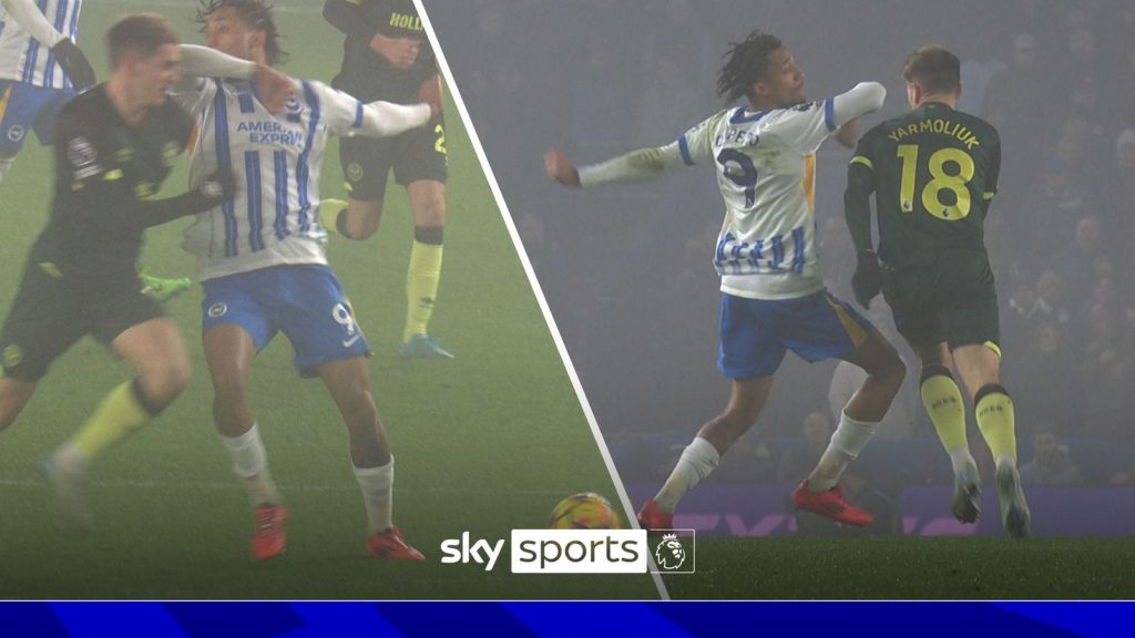 Ref Watch: Penyerang Brighton Joao Pedro ‘secara mengejutkan’ lolos dari kartu merah karena sikutannya melawan Brentford | Berita Sepak Bola