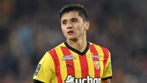 Abdukodir Khusanov: Tawaran Manchester City sebesar £33,5 juta untuk bek diterima oleh Lens setelah kesepakatan Omar Marmoush disetujui secara prinsip | Berita Sepak Bola