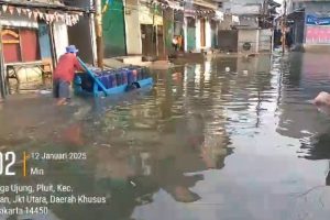 Akses menuju Pelabuhan Muara Angke kembali terendam