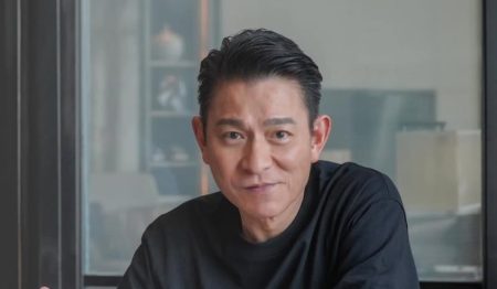 Andy Lau sangat protektif, namun juga dekat dengan putrinya yang kini sudah remaja