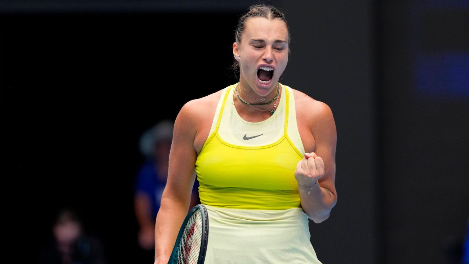 Aryna Sabalenka: Juara bertahan selamat dari tes pertama saat finalis tahun lalu Qinwen Zheng terkejut | Berita Tenis