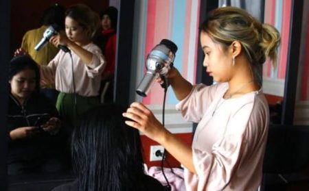 Bahaya Meluruskan dan Mengeritingkan Rambut