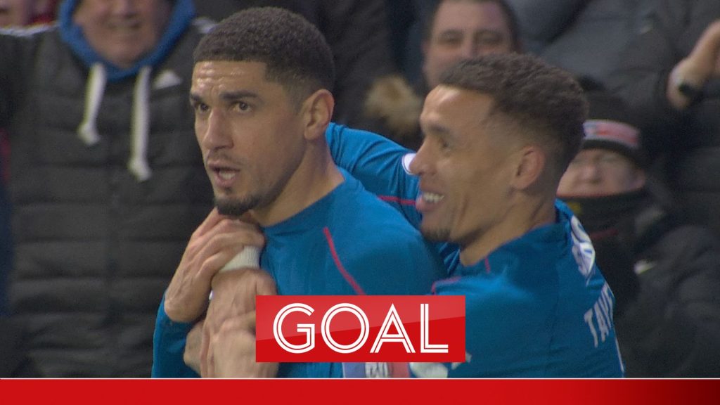 Balogun menambahkan gol kedua untuk Rangers dengan sundulan di tiang belakang