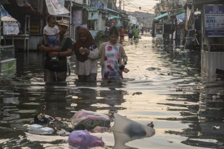 Banjir Rob Masih Mengintai, Fase Bulan Purnama Sedang Berlangsung