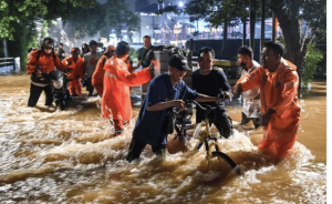 Banjir Rob Menutup Akses Pelabuhan Muara Angke