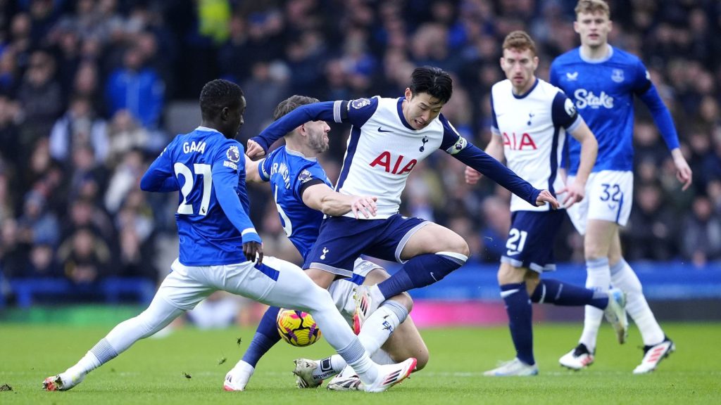 Bos Tottenham Ange Postecoglou tidak fokus membicarakan masa depannya setelah kekalahan ‘tidak dapat diterima’ di Everton | Berita Sepak Bola