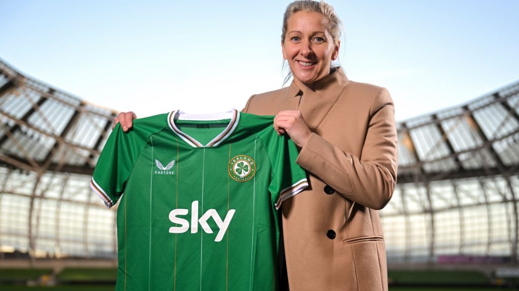 Carla Ward: Republik Irlandia menunjuk mantan bos Aston Villa WSL sebagai pelatih kepala baru setelah keluarnya Eileen Gleeson | Berita Sepak Bola