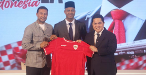 Diperkenalkan Erick selaku Pelatih Timnas, Kluivert disambut antusias