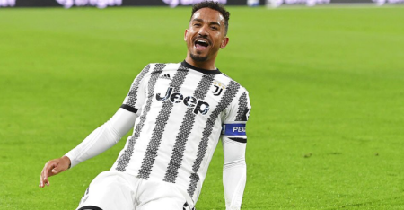 Dirilis Juventus Danilo kembali ke klub masa kecil di Brasil