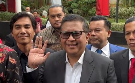 Hasto Bawa Surat Praperadilan ke Komisi Pemberantasan Korupsi