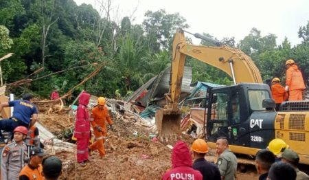 Hujan Deras Picu Longsor di Batam, Empat Rumah Tertimbun