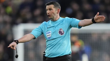 Kartu Merah Myles Lewis-Skelly: PGMOL ‘Terkejut’ Setelah Wasit Michael Oliver Mendapat Pelecehan di Media Sosial karena Menunjukkan Kartu Merah Bek Arsenal | Berita Sepak Bola