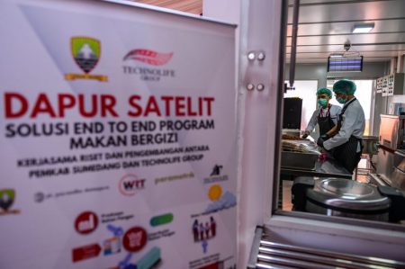 Makanan bergizi gratis untuk ibu hamil dan balita dibagikan seminggu sekali melalui Posyandu