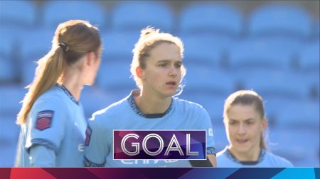 Miedema Pouces di Villa Miss Pass untuk menyamakan skor!