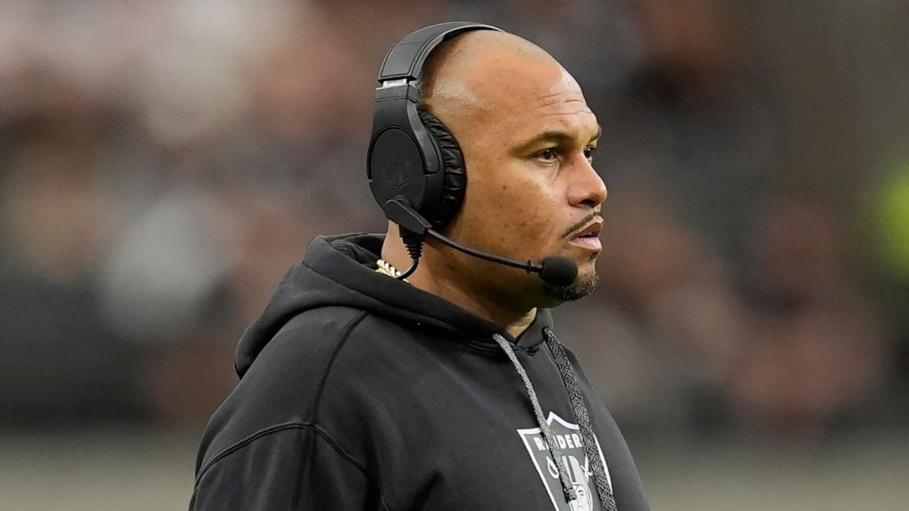 NFL: Las Vegas Raiders memecat pelatih kepala Antonio Pierce setelah 4-13 musim | Berita NFL