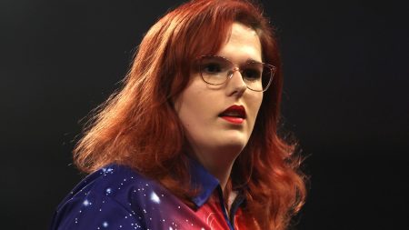 Noa-Lynn van Leuven: Pemain dart transgender mengumumkan ‘mundur’ dari olahraga karena alasan kesehatan mental | Berita Dart