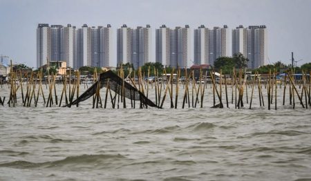 Pagar 30 Km Membentang Laut Tangerang Akibat Abai Pemerintah