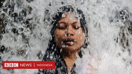 Pariwisata Bali: Tradisi Melukat semakin populer di kalangan wisatawan, tapi mengapa masyarakat Bali khawatir?