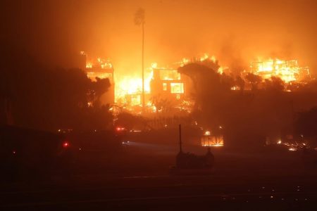 Peringatan Evakuasi Baru Dikeluarkan Karena Kebakaran Hutan di Los Angeles