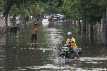 Prakiraan Cuaca Senin 13 Januari 2025 Peringatan Banjir Rob di 12 Pesisir Indonesia