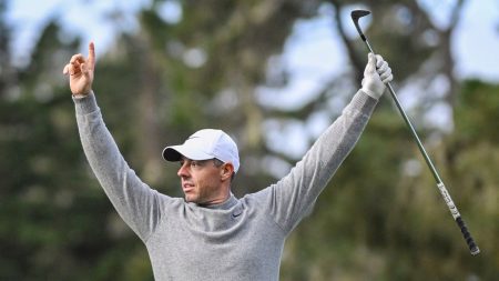 Rory McIlroy dan Shane Lowry: Pasangan Piala Ryder kedua lubangnya pada hari pertama AT&T Pebble Beach Pro-Am | Berita golf