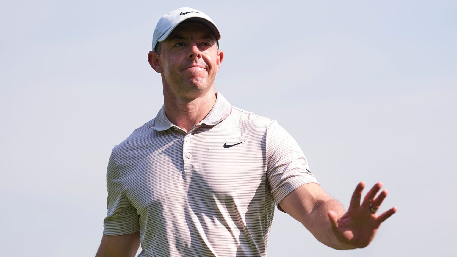 Rory McIlroy unggul lima kali dari keunggulan Hero Dubai Desert Classic setelah menembakkan 70 pada putaran pembukaan di Emirates GC | Berita Golf