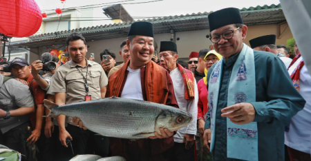 Tradisi Nganting Milkfish Color Chinese New Year Celebration at the Protes Swamp Festival 2025