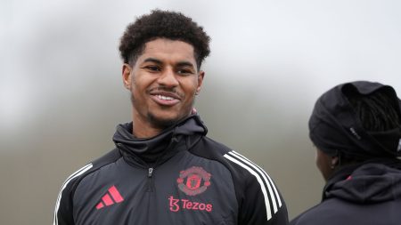 Transfer Marcus Rashford: Bos Man Utd Ruben Amorim mengatakan dia lebih suka menempatkan pelatih kiper Jorge Vital di bangku cadangan daripada penyerang Inggris | Berita Sepak Bola