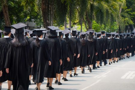 Universitas Melakukan Pemotongan Untuk Membayar Pensiun Staf yang Meningkat, Laporan Menunjukkan