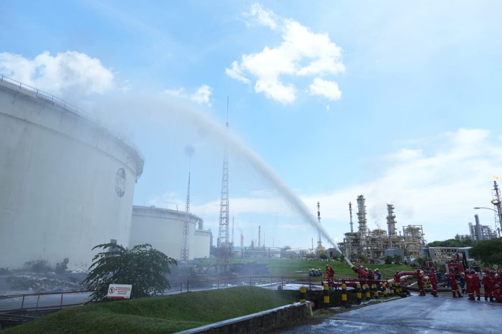 Ada insiden flash di kilang Cilacap Pertamina, tim pemadam kebakaran segera ditangani