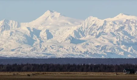 Aktivitas gempa meningkat di gunung spurr, letusan gunung berapi Alaska dapat terjadi