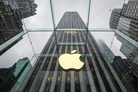 Apple, perusahaan elit, membayar hutang yang sulit