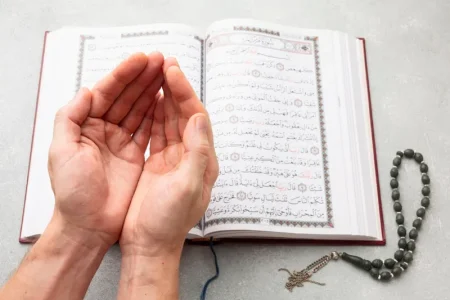 Arti dari Surah Al Fatihah, lengkap dengan bacaan bahasa Arab dan kebajikannya