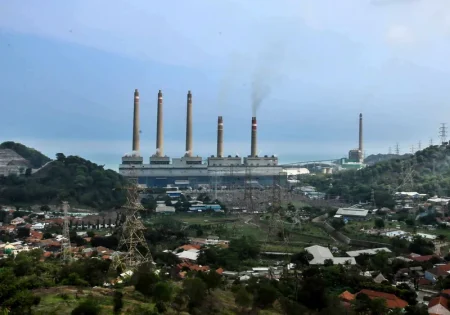 Bahlil menyebut transisi energi dengan batubara yang lebih murah