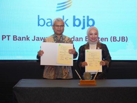 Bank BJB mendirikan kerja sama strategis dengan March Sebelas Maret University di bidang pendidikan, penelitian, dan layanan masyarakat