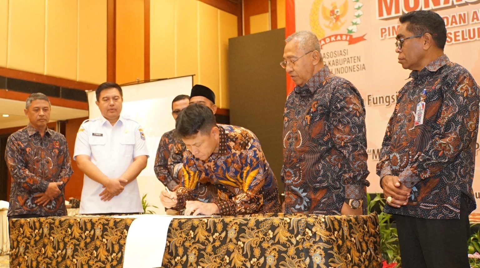 Berikan perlindungan kepada anggota Kabupaten DPRD di seluruh Indonesia