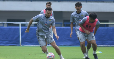 Bri Liga 1 Marc Klok Focus 3 poin melawan Persebaya