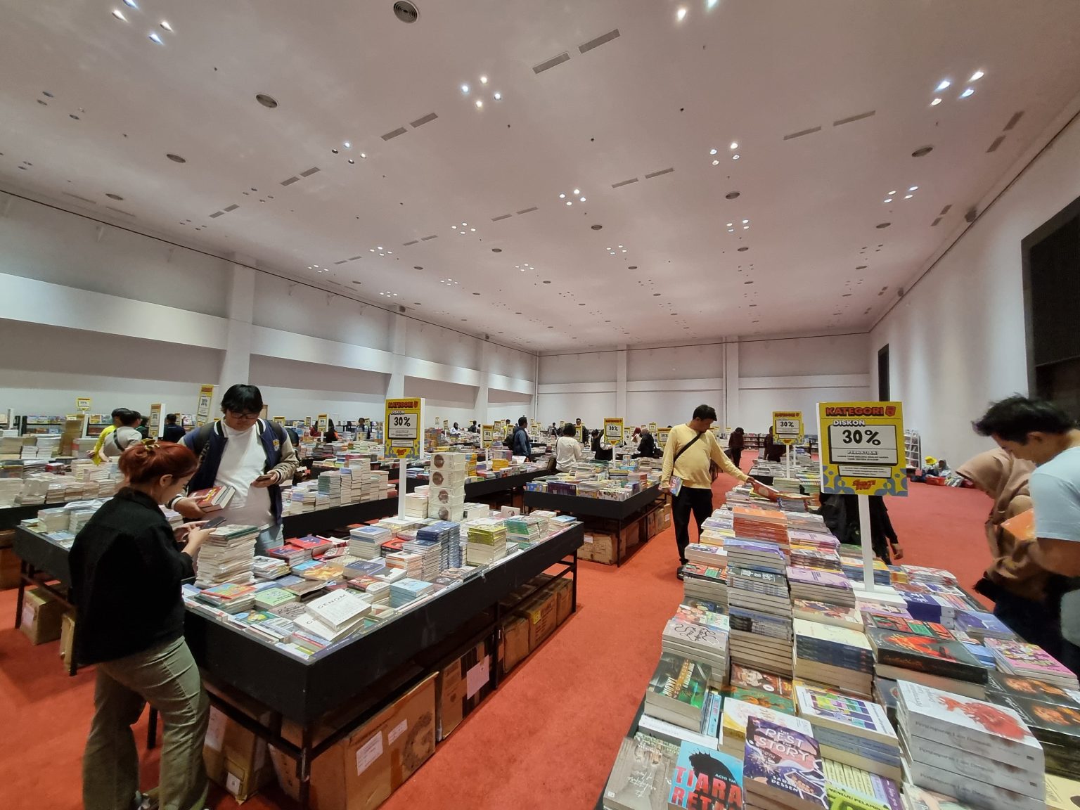 Buku alam semesta hadir di Summarecon Mal Bandung