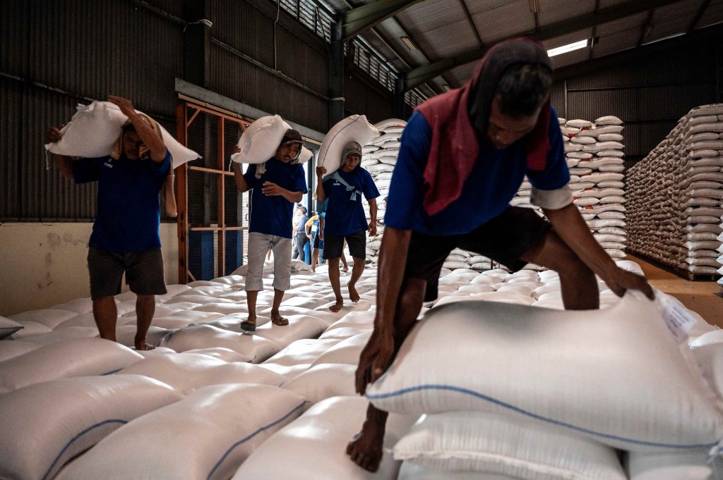 Bulog perum memastikan ketersediaan stok beras yang aman sampai akhir Ramadhan