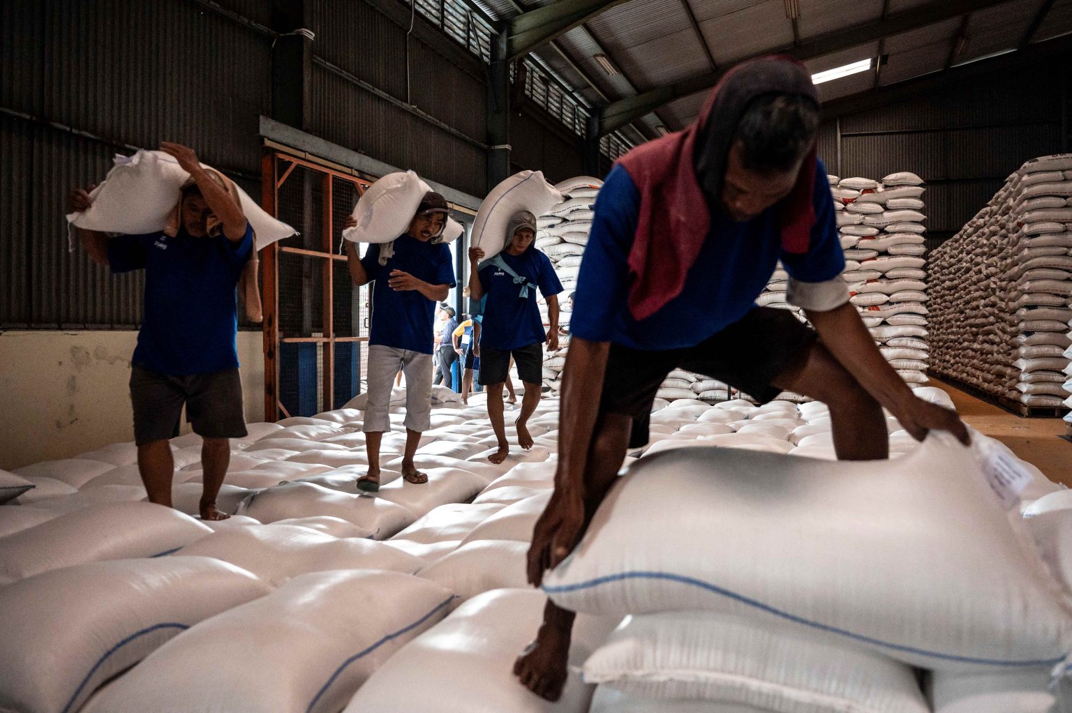 Bulog perum memastikan ketersediaan stok beras yang aman sampai akhir Ramadhan