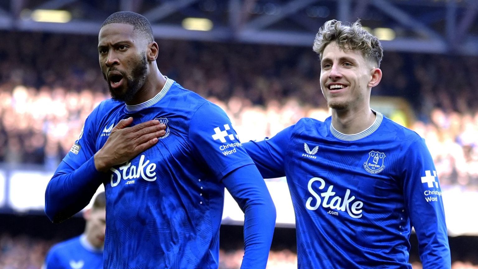 Everton terbang sebagai Beto Nets keenam menit keenam vs Leicester Live!