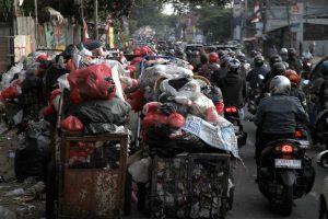 Gakkum Klh menyerahkan kasus TPA ilegal di limusin ke Kejari Depok