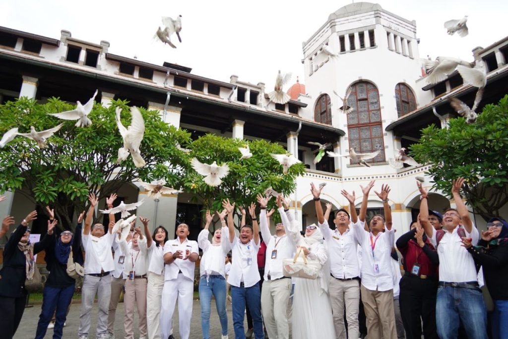 Hari Kasih Sayang, Lawang Sewu memenangkan Merpati sebagai Kampanye Perdamaian Bumi