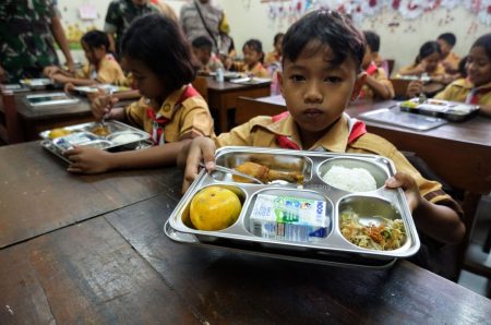 Ibu rumah tangga dapat memiliki pendapatan karena program makan bergizi gratis