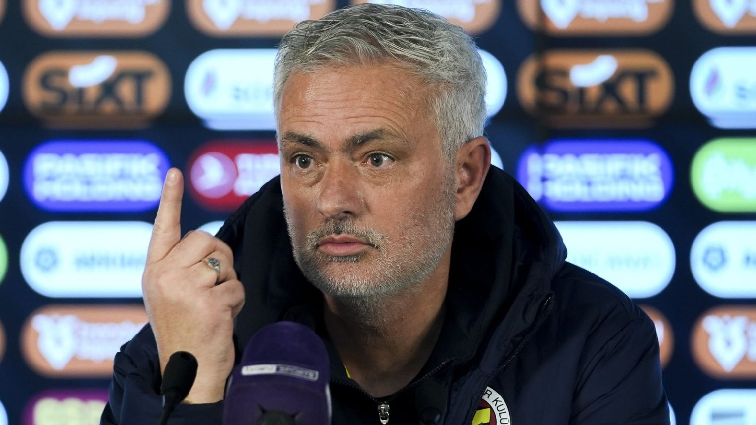 Jose Mourinho: Galatasaray menuduh pelatih kepala Fenerbahce ‘pernyataan rasis’ dan mengancam tindakan hukum | Berita sepak bola