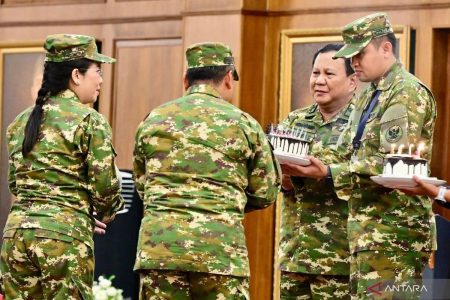 Kedua walikota merayakan ulang tahun dengan prabowo sambil makan malam di