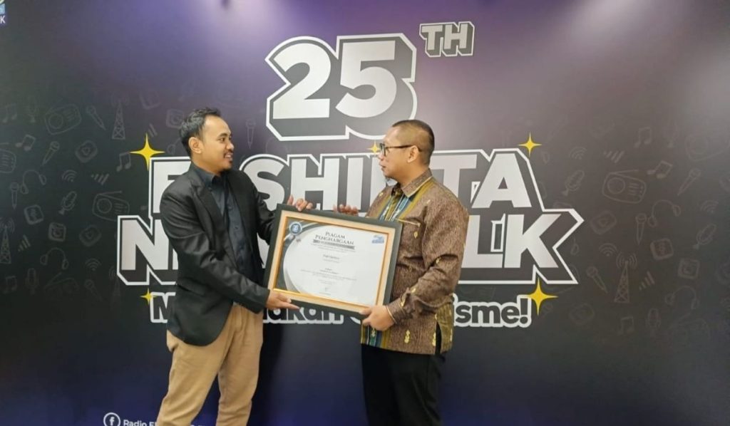 Ketua DKI Jakarta Kpid memenangkan penghargaan keunggulan dari Radio Elshinta