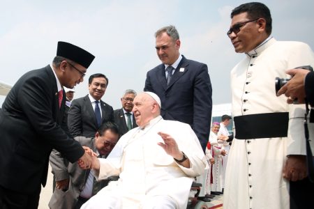 Kondisi Paus Francis saat ini setelah dirawat karena pneumonia