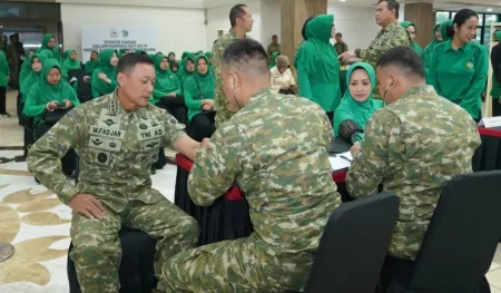 Kostrad memegang donasi darah dalam kerangka ulang tahun ke -64